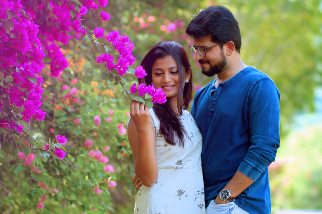 35+ BEST South Indian Pre-Wedding Shoot Themes & Poses | Pre wedding  photoshoot outfit, Pre wedding photoshoot outdoor, Couple photoshoot poses