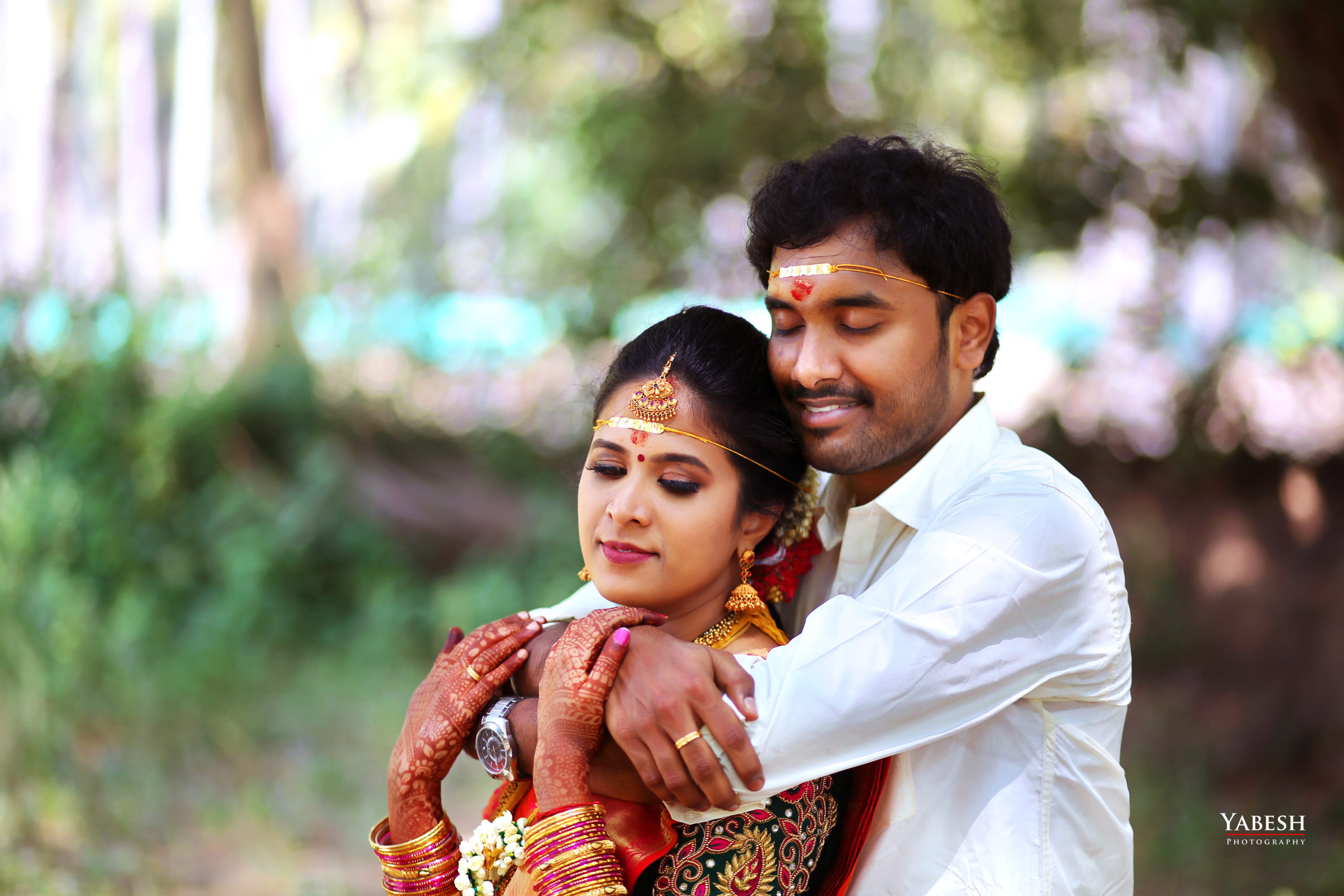 17 Couple Poses You Should Try for a Natural Prewedding Photoshoot